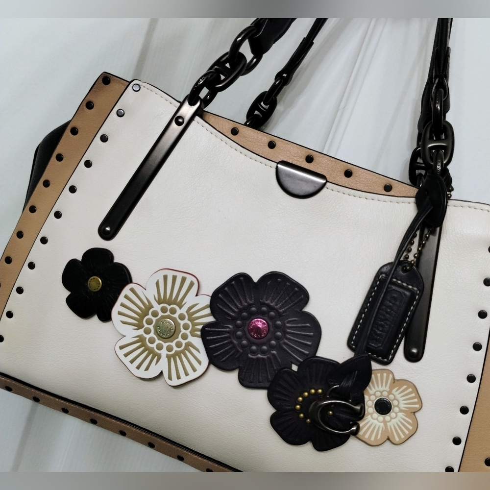 Coach Dreamer 29 With Tea Rose Applique And Rivets - Picture 3 of 13